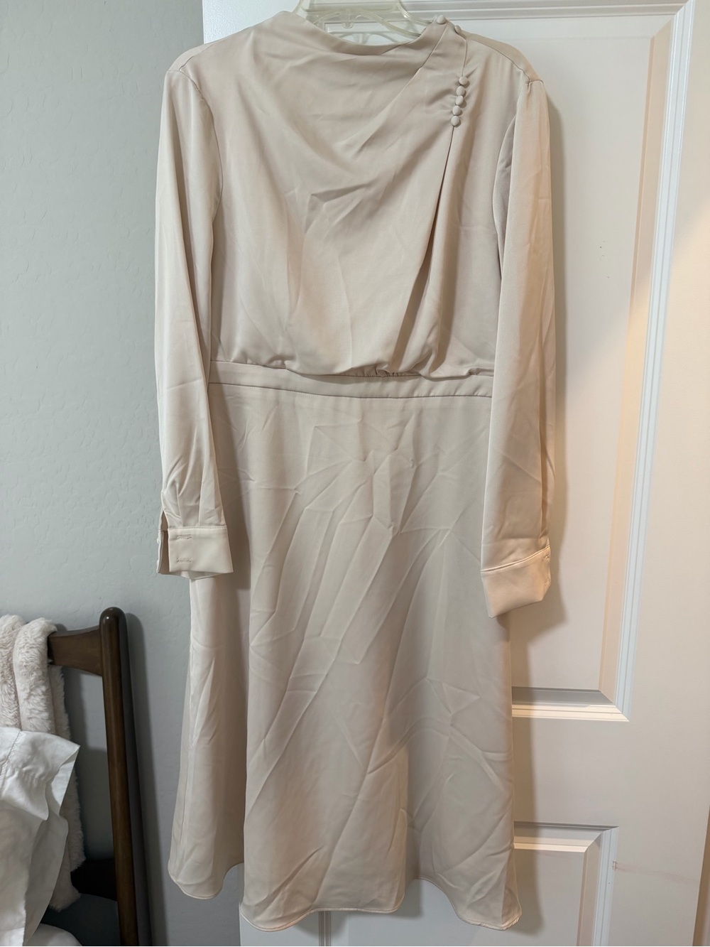 Elegant Cream Long-Sleeve Midi Dress L
